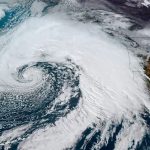 Enorme ciclone na Costa Oeste dos Estados Unidos traz inundações