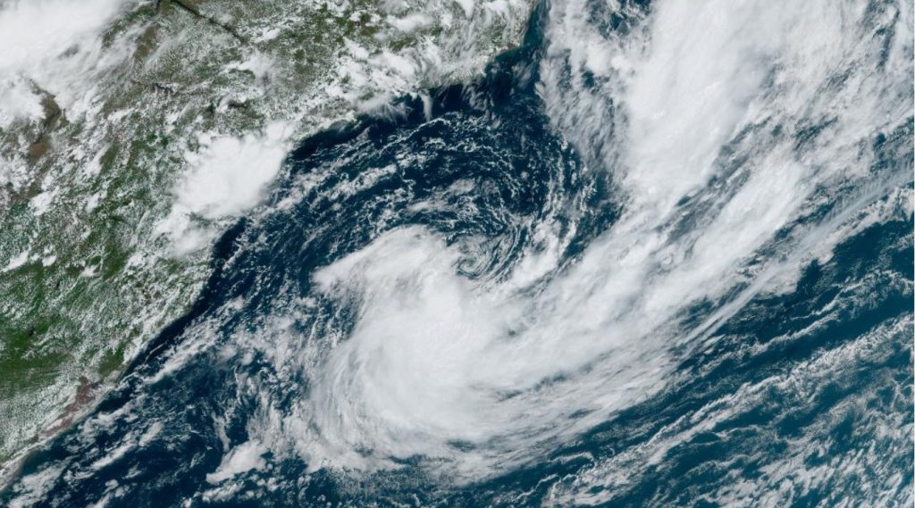 Ciclone na costa se transforma em tropical, veja onde vai passar Akará