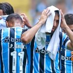 Fotos: futebol com sensação acima de 40ºC em Porto Alegre