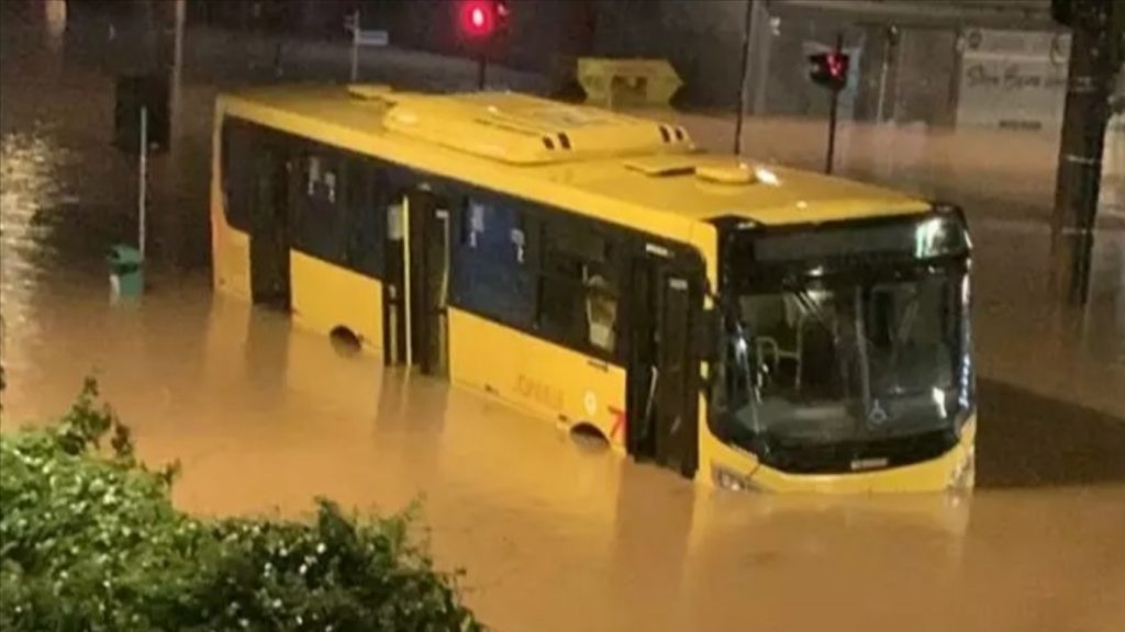 Emergência por chuva forte em Santa Catarina; há alerta para a semana
