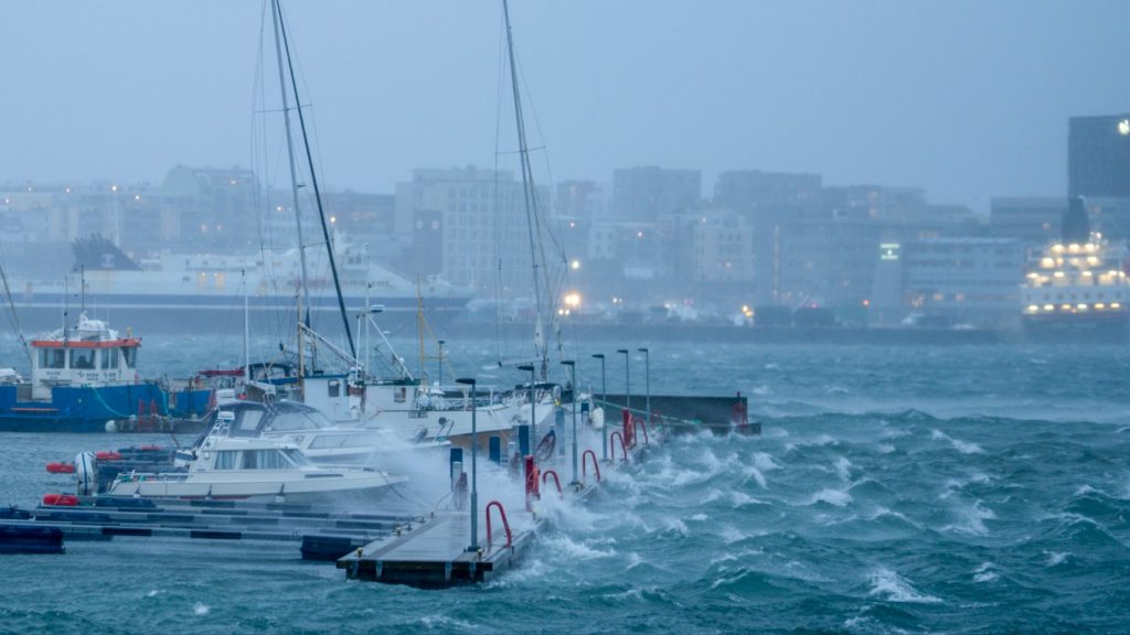 Ciclone com vento de 180 km/h é pior tempestade na Noruega em 30 anos
