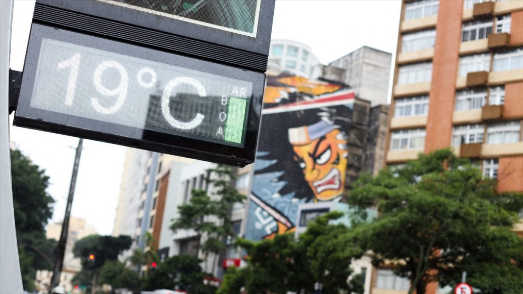 Frente fria vai provocar chuva e resfriamento em São Paulo