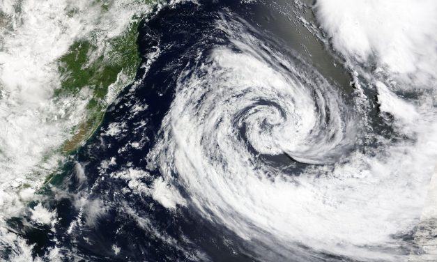 Ciclone raro na costa deixa imagens incríveis; veja Akará pelos satélites