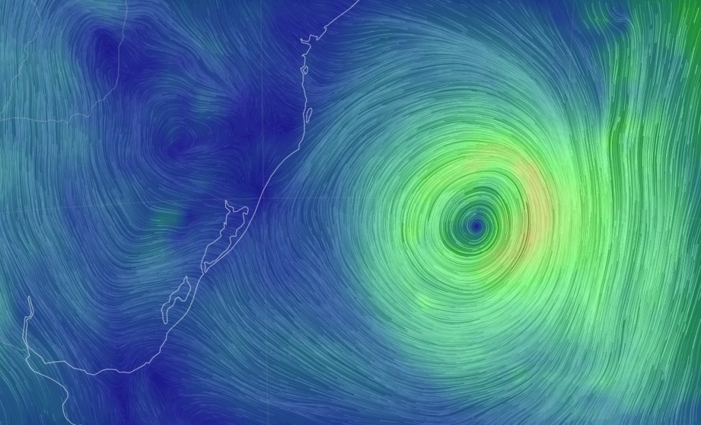 O que esperar do tempo em semana com ciclone raro na costa