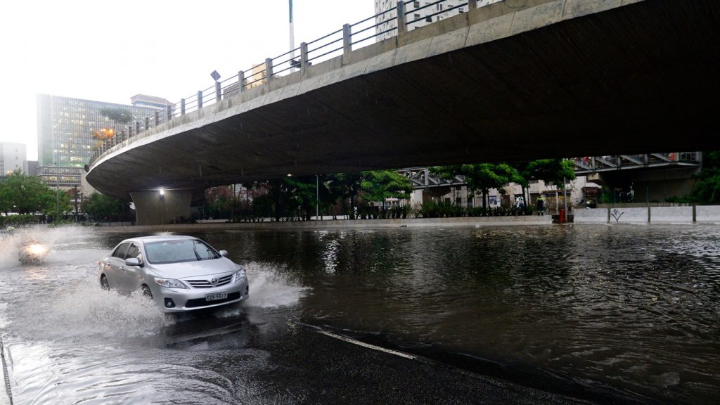 Chuva traz alagamentos em São Paulo; veja o que vem nos próximos dias