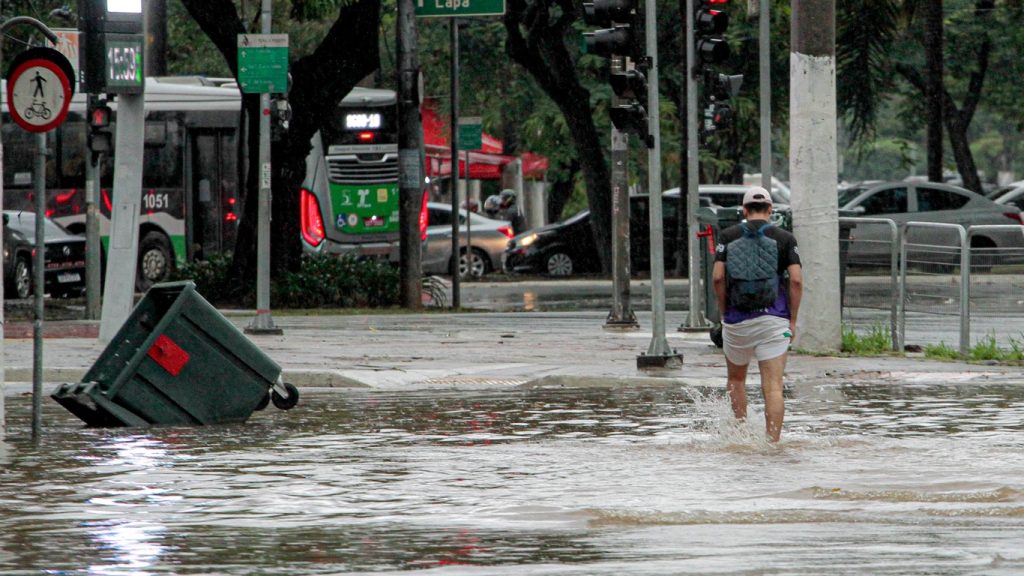 São Paulo segue sob risco de temporal com chuva forte a torrencial