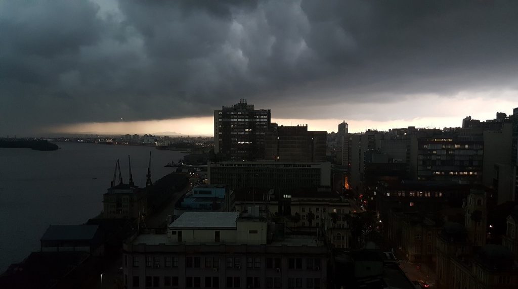 Sequência de dias com risco de chuva forte e temporais no Sul do Brasil