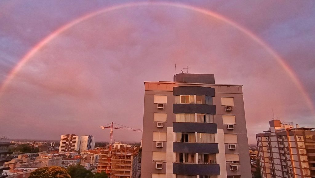 Dia da Mulher começou com arco-íris na Grande Porto Alegre