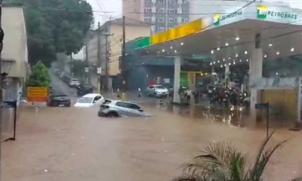 Chuva forte castiga Belo Horizonte e próximos dias reservam mais água