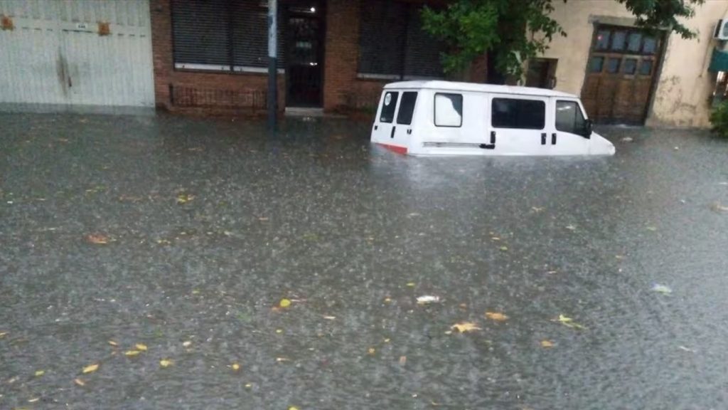 Veja em imagens o temporal que mergulhou Buenos Aires no caos