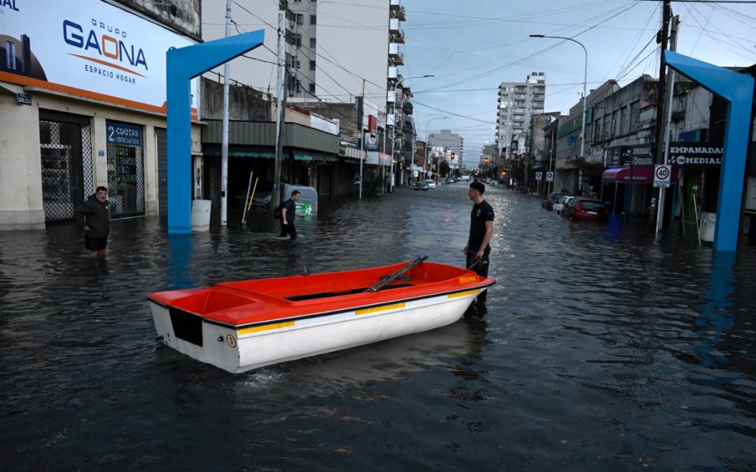 Buenos Aires tem chuva de dois meses em apenas três dias Volumes extremos de chuva com temporais atingiram a cidade de Buenos Aires e sua área metropolitana nesta semana