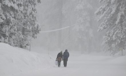 <span class="entry-title-primary">EUA sob severa nevasca, tornado, incêndio gigante e vento de 305 km/h</span> <h2 class="entry-subtitle">Condições extremas de frio, vento, neve e fogo assolam os Estados Unidos com tempestade de neve na Califórnia e incêndio gigantesco no Texas</h2>