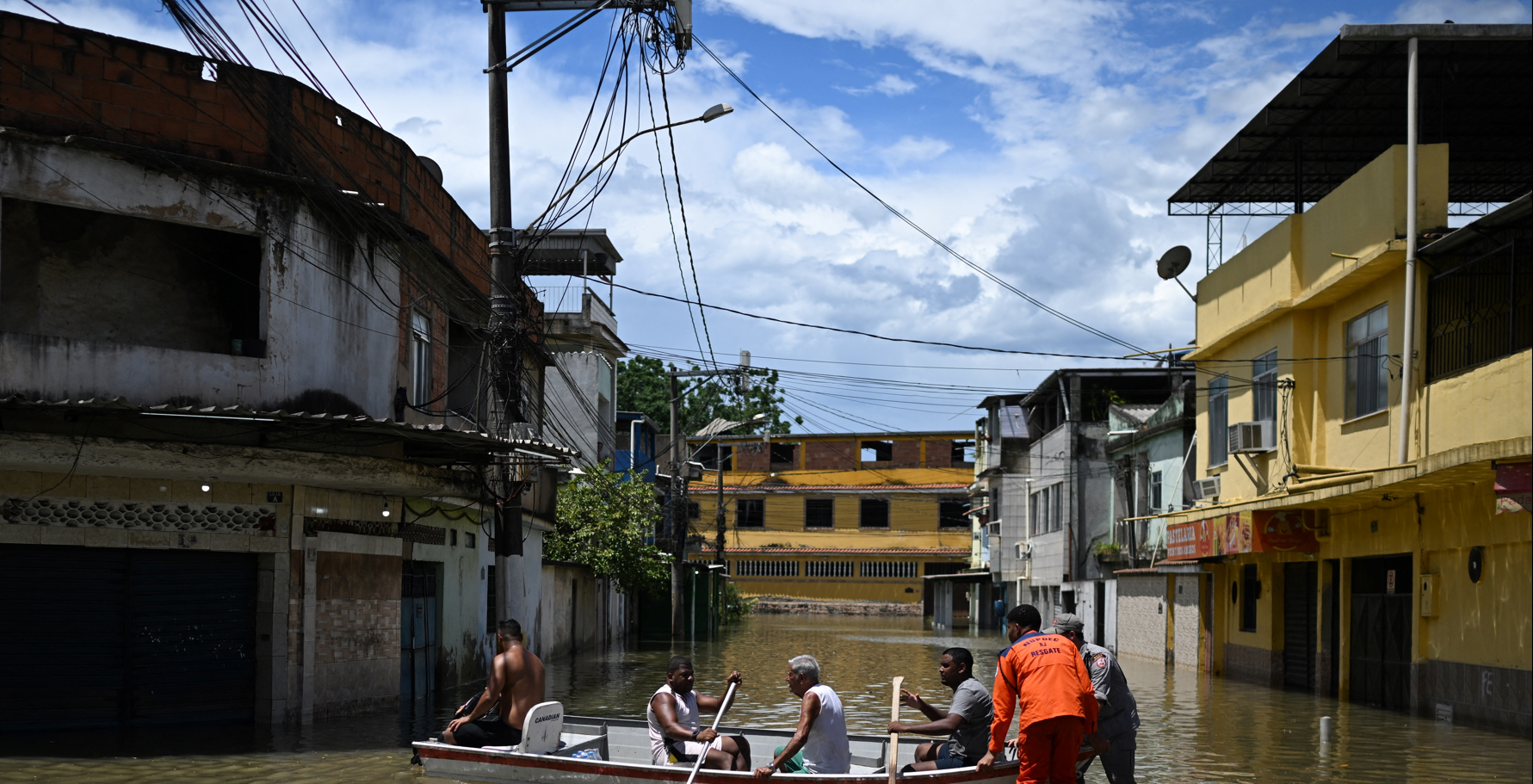 <span class="entry-title-primary">Frente fria avança para o Sudeste do Brasil com chuva forte e temporais</span> <h2 class="entry-subtitle">A passagem da frente fria pela região irá aliviar o calor e na sequência o vento úmido oceânico poderá produzir altos volumes de chuva</h2>