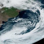 Intenso ciclone no Atlântico terá pouco impacto no Brasil; veja a previsão