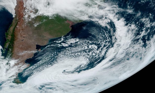 Intenso ciclone no Atlântico terá pouco impacto no Brasil; veja a previsão