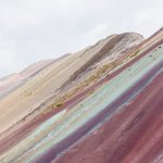 Raio mata guia e fere turistas durante temporal nas montanhas coloridas