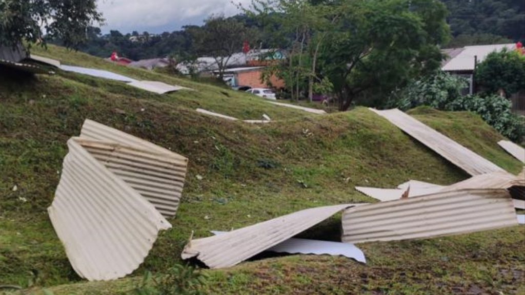 Chuva e vendavais causam estragos em nove cidades gaúchas