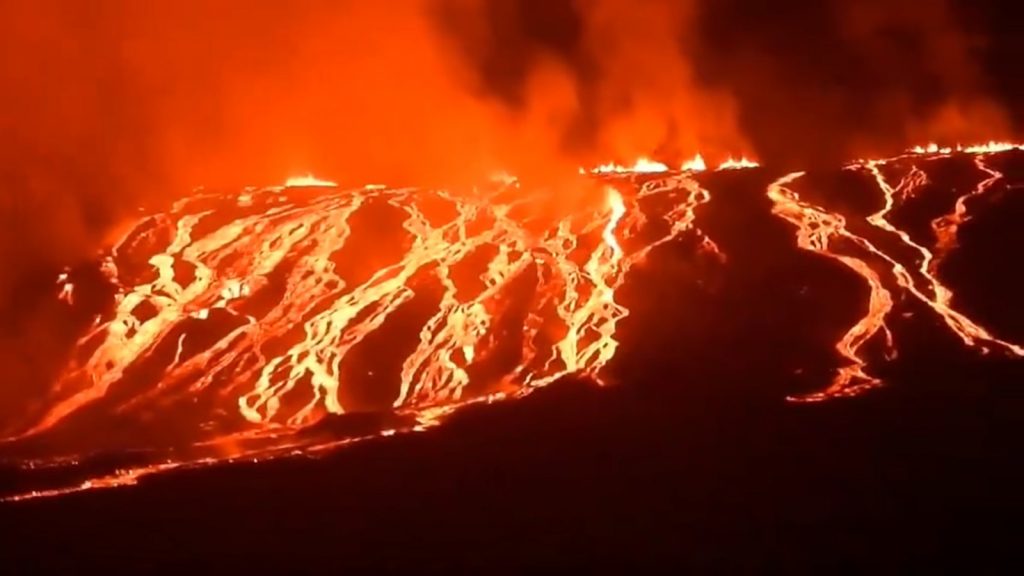 Fotos: vulcão entra em erupção em paraíso ecológico da América do Sul