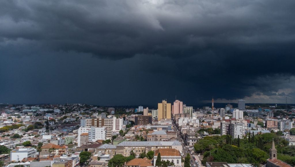 Frente fria mudará o tempo com chuva e o primeiro refresco de outono