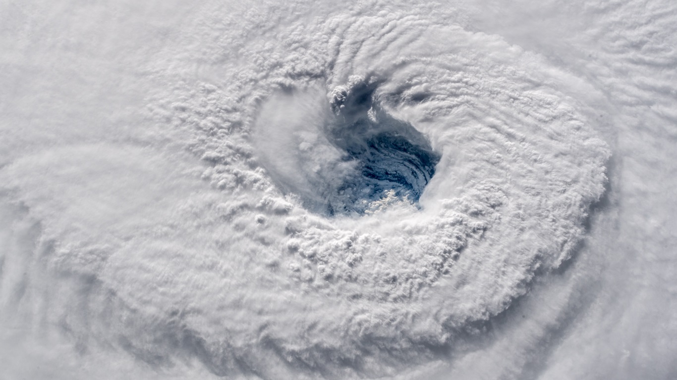 Comprendi perché la stagione degli uragani di quest'anno preoccupa la scienza