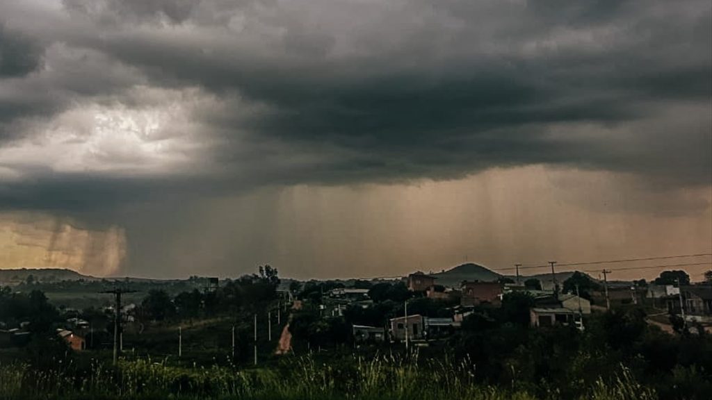 Previsão do tempo: abril começa com sol, calor e chuva no Sul do Brasil