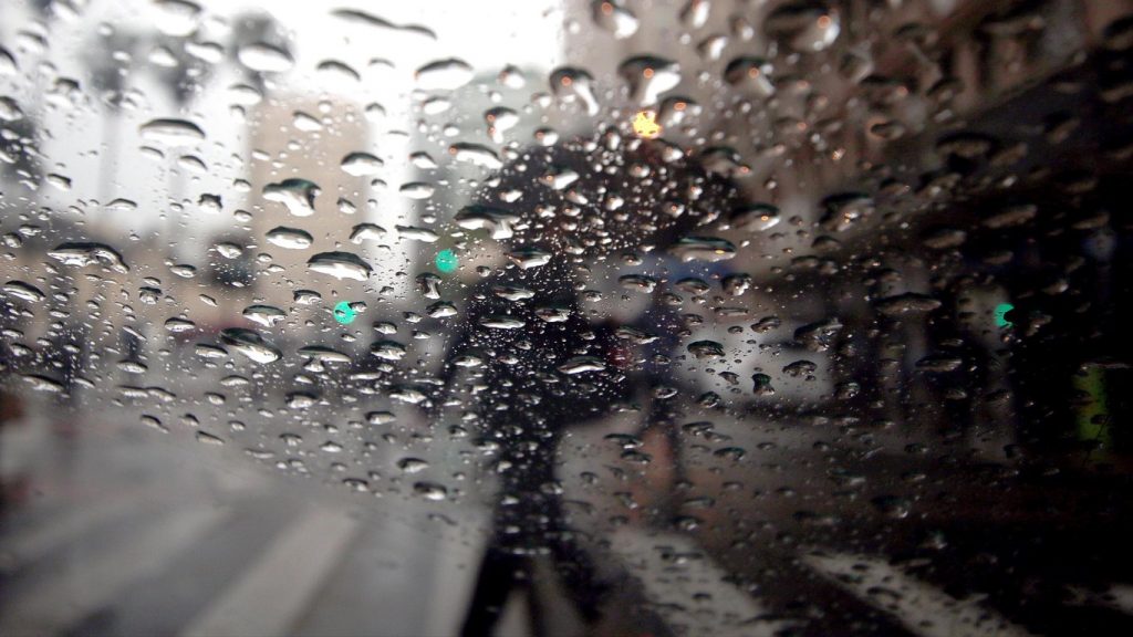 Porto Alegre tem metade da média de chuva do mês em seis horas