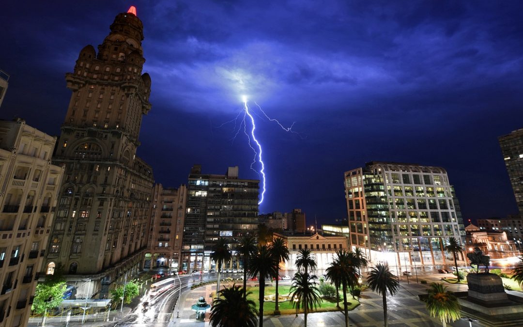 Significativo episódio de tempo severo previsto para Argentina e Uruguai Onda de calor na América do Sul favorecerá muitos dias consecutivos com chuva intensa e tormentas severas na Argentina e Uruguai