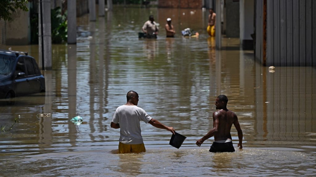 Chuva no Rio de Janeiro afetou mais de 200 mil pessoas no fim do verão