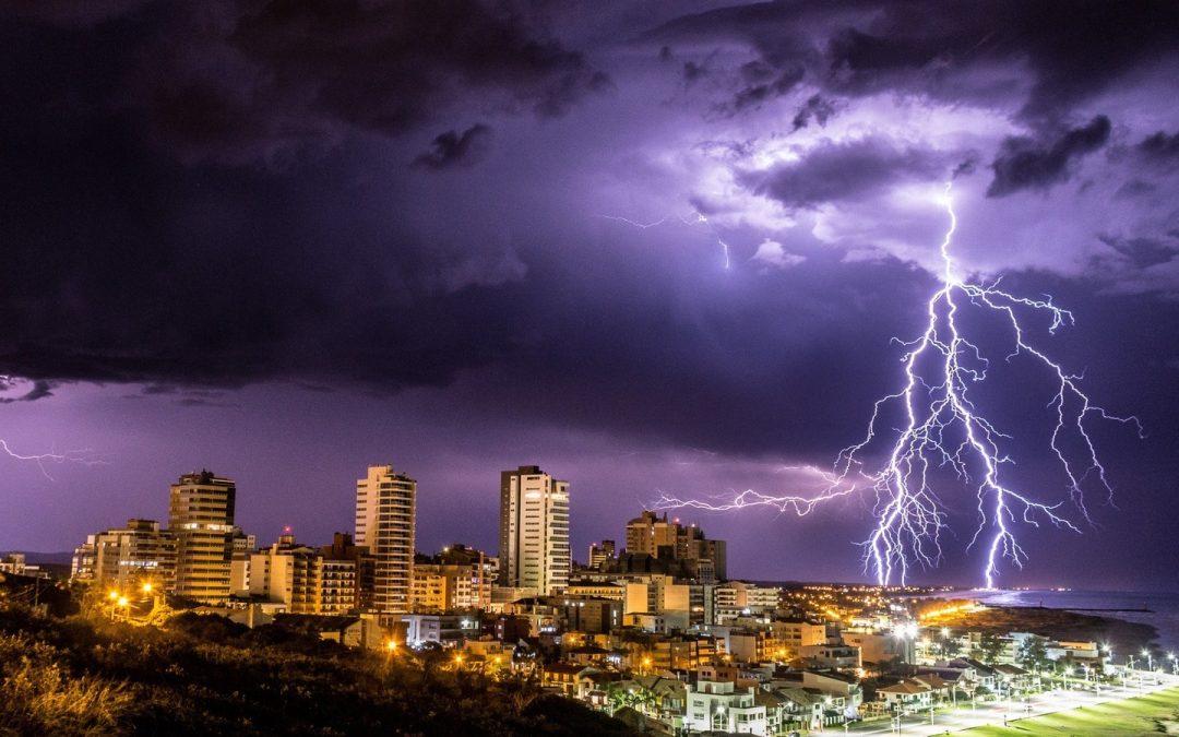 Onda de tempestades provocará chuva forte e temporais com vendavais Argentina, Uruguai e o Sul do Brasil vão enfrentar temporais com chuva forte a intensa e vendavais até sábado