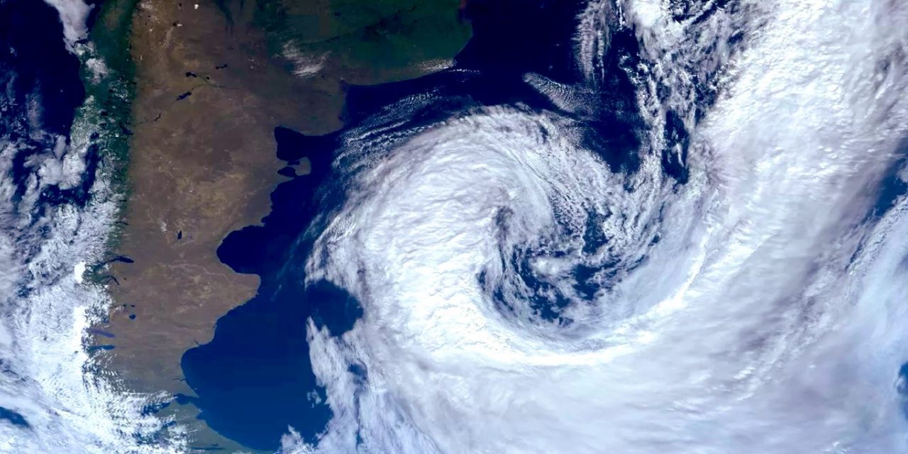 <span class="entry-title-primary">Veja as imagens do primeiro grande ciclone do outono no Atlântico Sul</span> <h2 class="entry-subtitle">Grande ciclone extratropical agora na costa da Argentina impulsiona ar seco e frio para o Sul do Brasil. Veja as imagens do ciclone. </h2>