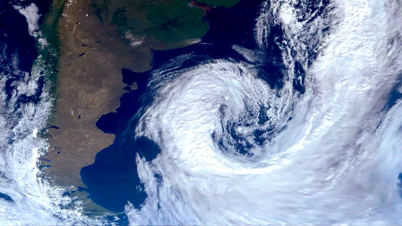 <span class="entry-title-primary">Veja as imagens do primeiro grande ciclone do outono no Atlântico Sul</span> <h2 class="entry-subtitle">Grande ciclone extratropical agora na costa da Argentina impulsiona ar seco e frio para o Sul do Brasil. Veja as imagens do ciclone. </h2>