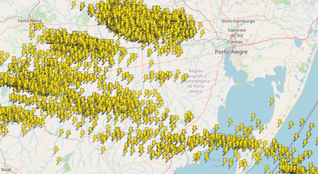 Chuva forte e raios se aproximam da Grande Porto Alegre e dos vales