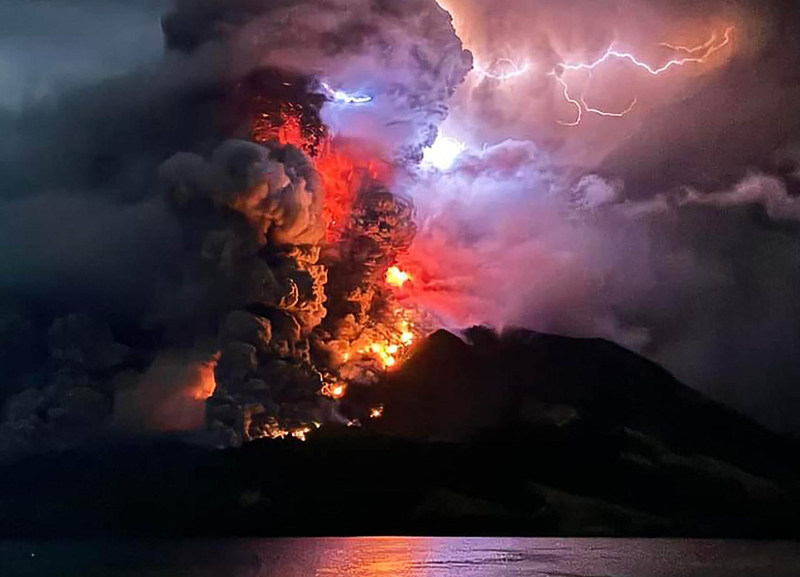 <span class="entry-title-primary">Enorme erupção de vulcão na Indonésia pode impactar o clima</span> <h2 class="entry-subtitle">Erupção de grande proporção do vulcão Ruang faz com que especialistas avaliem possíveis impactos no clima em escala planetária </h2>