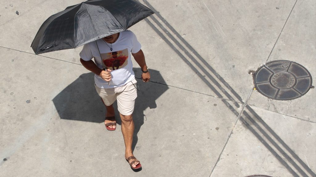 Verão sem fim no Brasil: veja como a temperatura está longe do normal