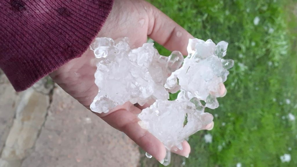 Frente quente avança para Sul com chuva forte e granizo grande