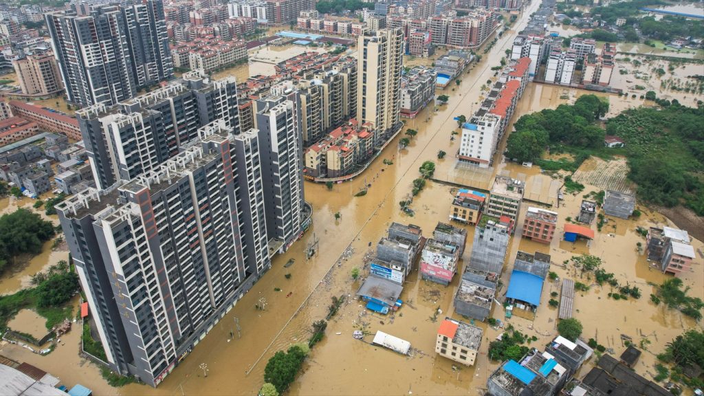 Enchentes catastróficas ameaçam milhões de pessoas na China