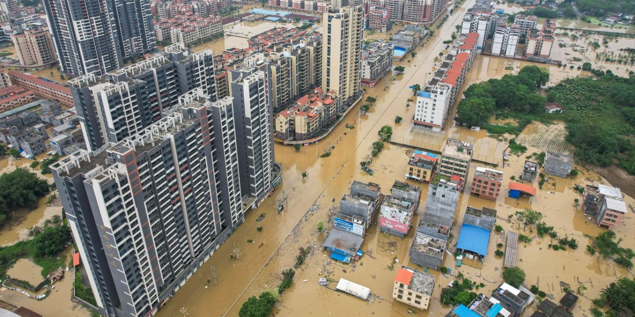 <span class="entry-title-primary">Enchentes catastróficas ameaçam milhões de pessoas na China</span> <h2 class="entry-subtitle">Dezenas de rios saem do leito no Sul da China com enchentes em várias cidades em meio à chuva com acumulados extremos </h2>