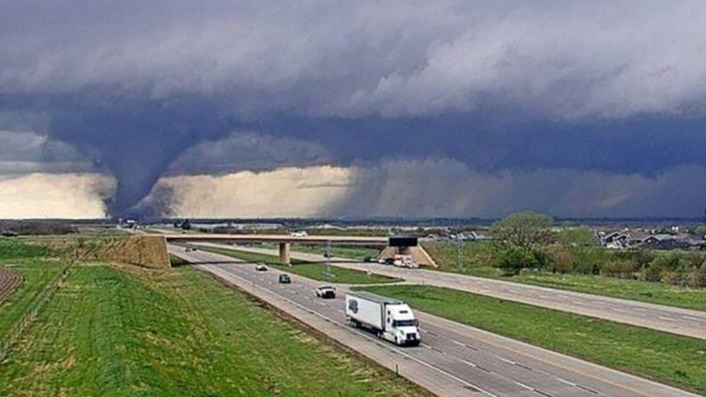 Onda de tornados de vários dias castiga os Estados Unidos; veja imagens