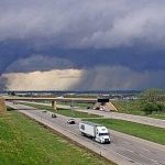 Onda de tornados de vários dias castiga os Estados Unidos; veja imagens