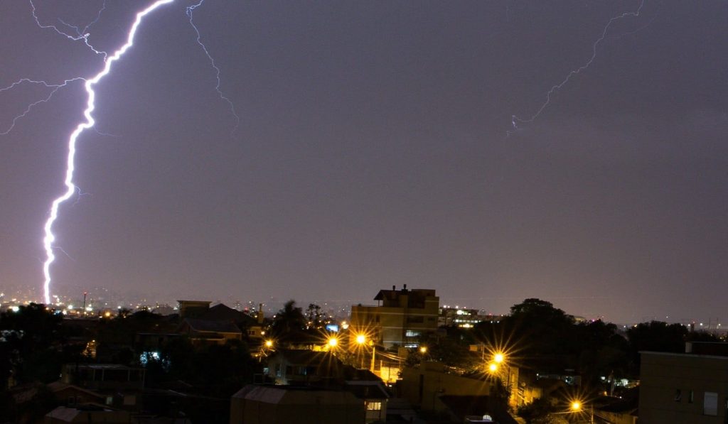 Frente fria avança pela Argentina e trará chuva com temporais isolados