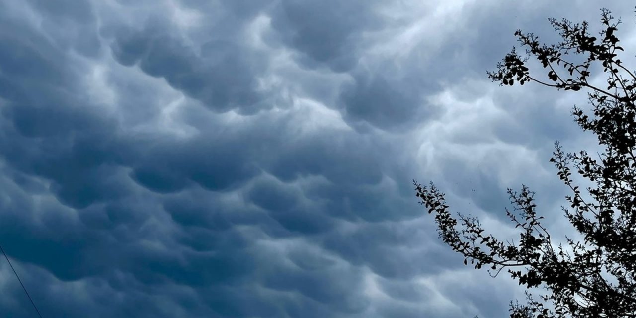 <span class="entry-title-primary">Nuvens Mammatus em Porto Alegre antes da chegada da frente fria</span> <h2 class="entry-subtitle">Nuvens do tipo Mammatus apareceram em Porto Alegre no começo da tarde deste sábado. Frente fria traz chuva que pode ser forte ainda hoje. </h2>