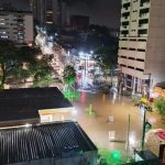 Chuva de meio mês em horas alaga cidades na Grande Porto Alegre