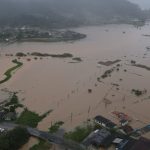Chuva de até 350 mm causa deslizamentos e enchente em Santa Catarina