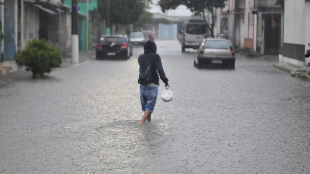 Chuva sem trégua em Porto Alegre: já choveu 165 mm e vem muito mais