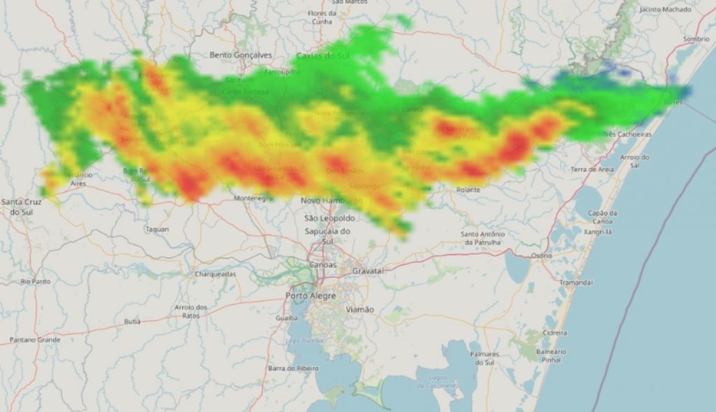 Chuva forte atinge cidades gaúchas após calor fora de época da terça