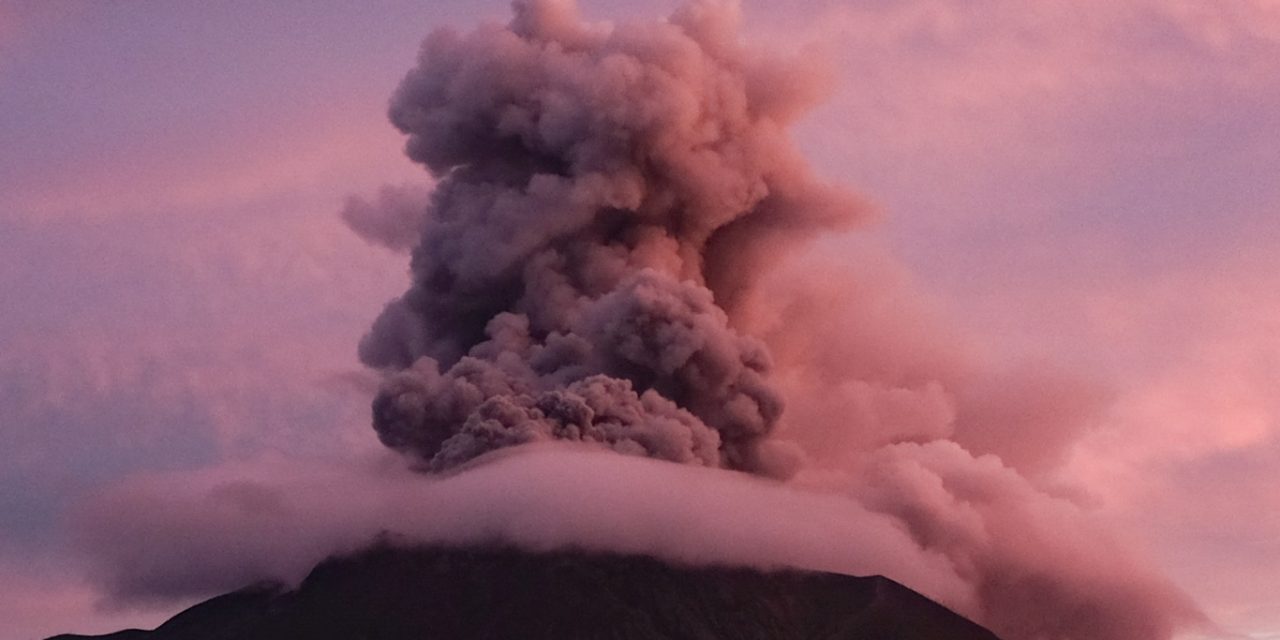 <span class="entry-title-primary">Autoridades alertam para a continuidade da crise no vulcão da Indonésia</span> <h2 class="entry-subtitle">Vulcão Ruang teve uma erupção enorme nesta semana com nuvens de cinzas que alcançou dezenas de quilômetros de altura </h2>