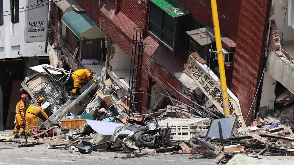 Violento terremoto em Taiwan derruba edifícios e gera alerta de tsunami