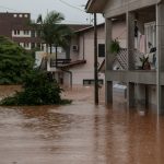 Barragem colapsa na Serra e Guaíba transborda na capital
