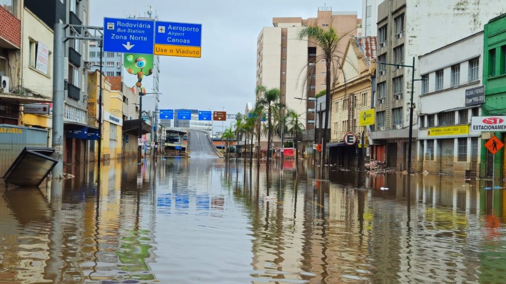 Fotos: veja como estava o Centro de Porto Alegre neste sábado