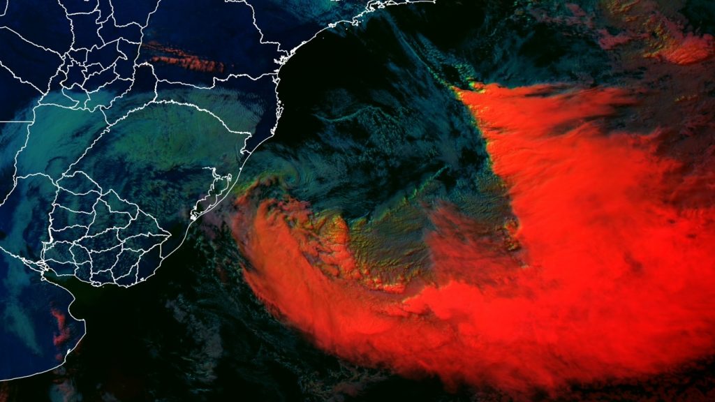Ciclone na costa ganha força e vai se afastar; saiba o que acontecerá